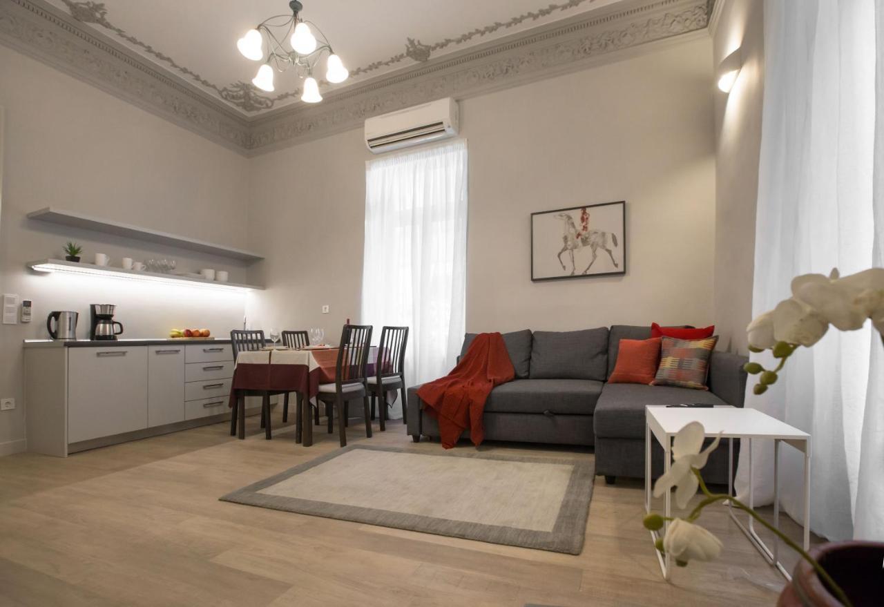 Sophisticated Apartment In Syntagma By Ghh Athens Ngoại thất bức ảnh