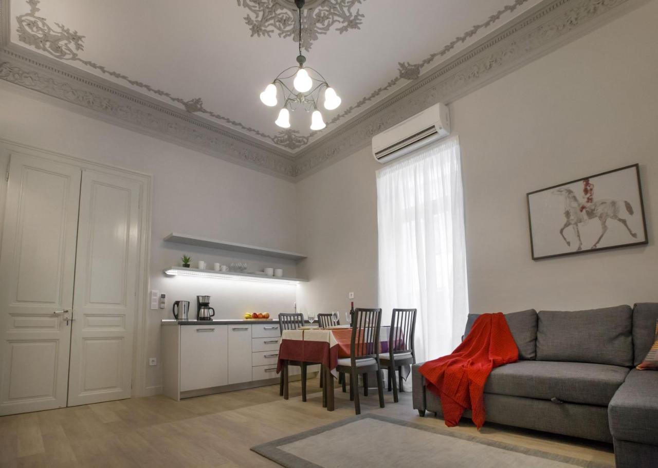 Sophisticated Apartment In Syntagma By Ghh Athens Ngoại thất bức ảnh