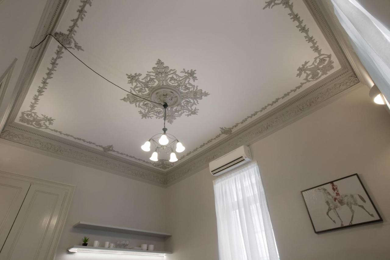 Sophisticated Apartment In Syntagma By Ghh Athens Ngoại thất bức ảnh