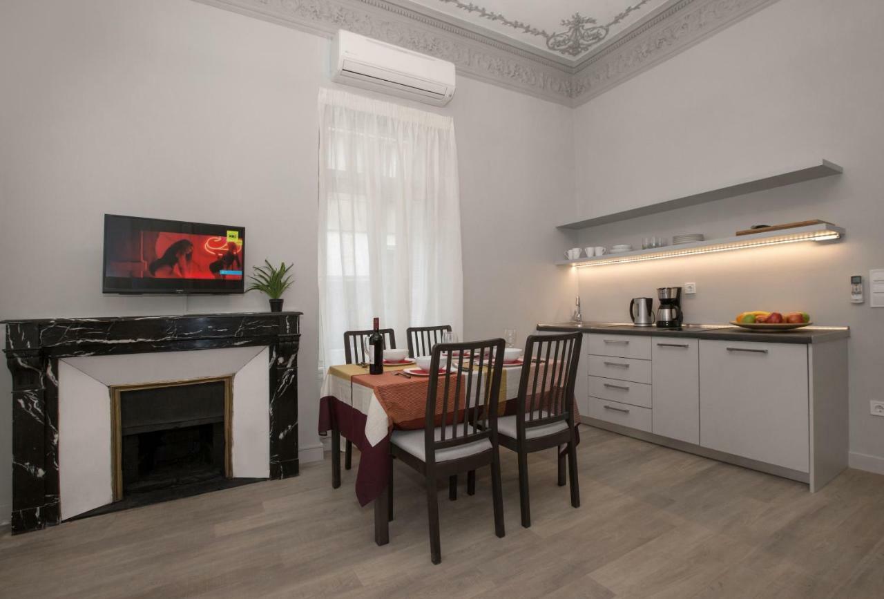 Sophisticated Apartment In Syntagma By Ghh Athens Ngoại thất bức ảnh